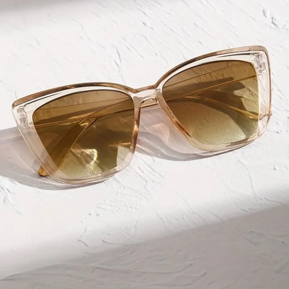 Luxe tortoiseshell cat eye sunglasses - Picture 8 of 11